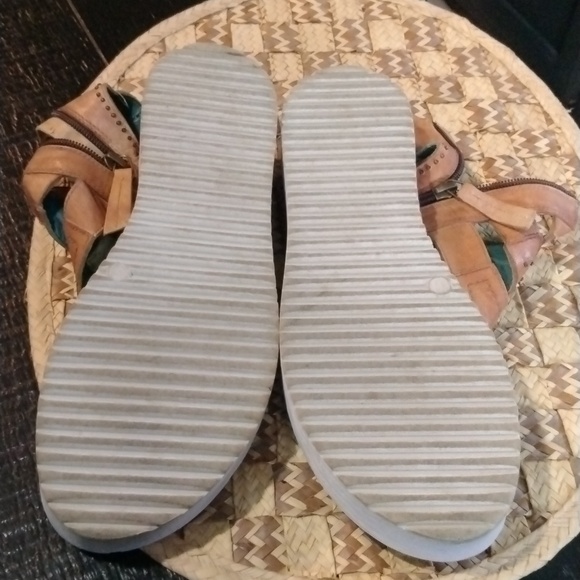 ROAN BY BED/STU SANDALS - Picture 10 of 13